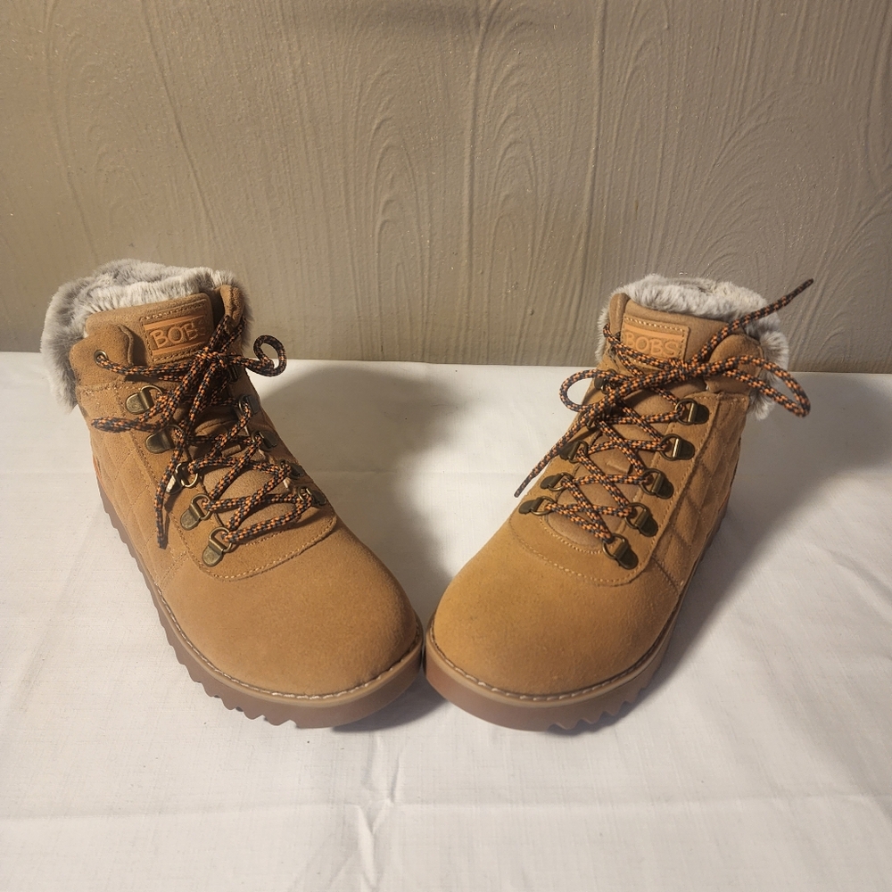 New Womens  BOB's Tan Winter Boots with Fur Lining Size 8